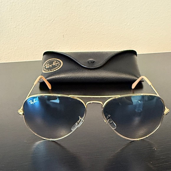 Ray-Ban Gold Aviator Sunglasses with Black Case - Picture 1 of 4